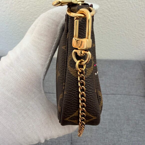 Louis Vuitton Mini Pochette Accessoires Monogram Christmas Animation Pouch - Picture 5 of 13